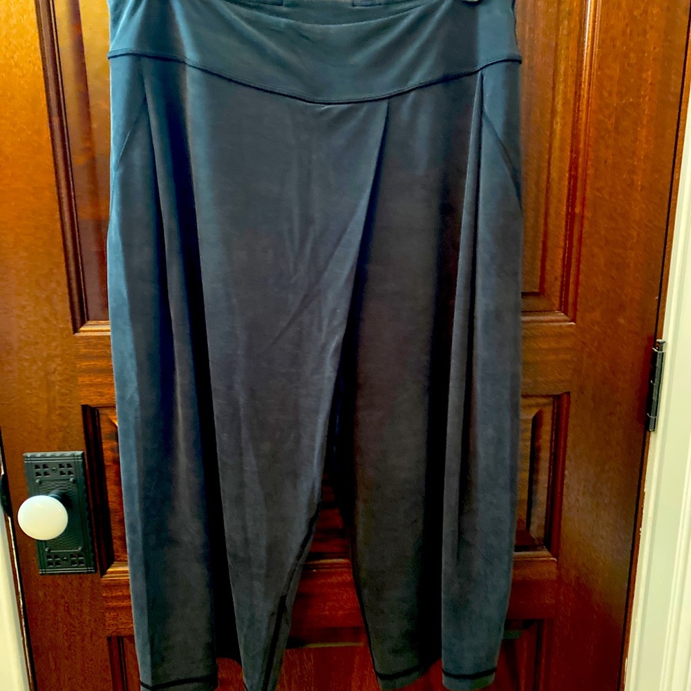 Lululemon wide leg HR pull on crop